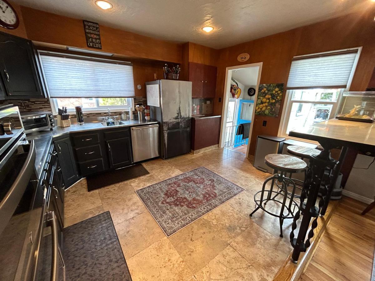 A Spicy Swedish Cottage Salt Lake City Bagian luar foto